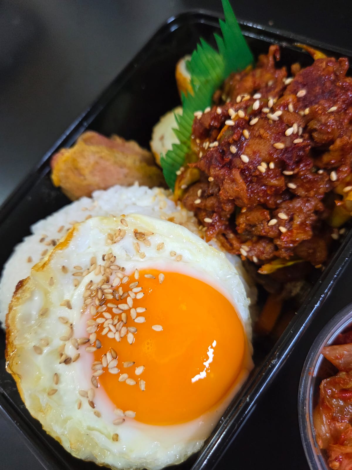 제육 덮밥 도시락 / Obento de Jeyuk<Cerdo Con Salsa Dulce Picante