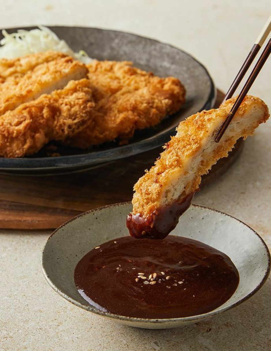일본식 튀긴 돈까스 / Tonkatsu japonés empanizado y frito