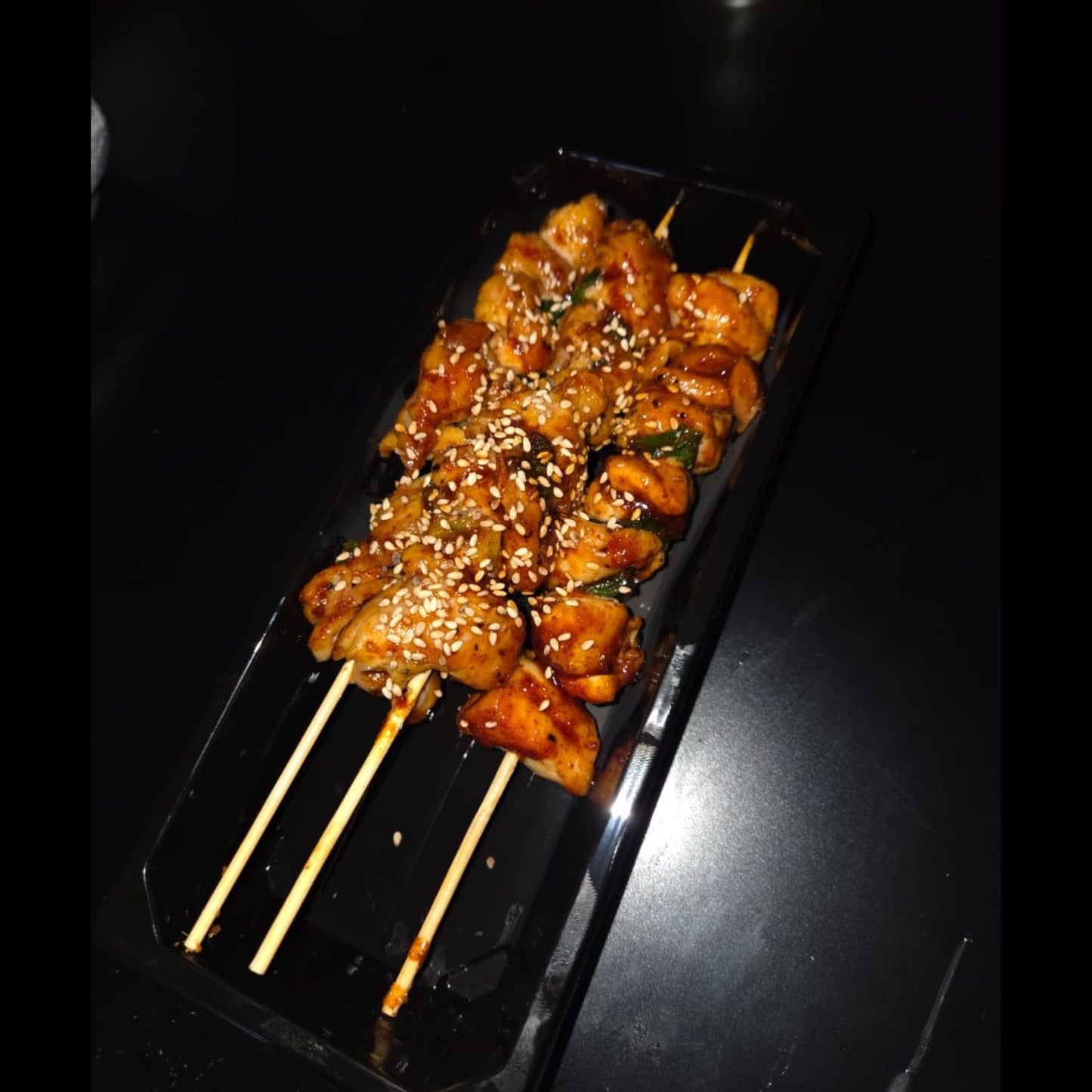 닭꼬치 3개 매콤 달콤한 맛 / Son 3 Brochetas de Pollos con dulce Picante