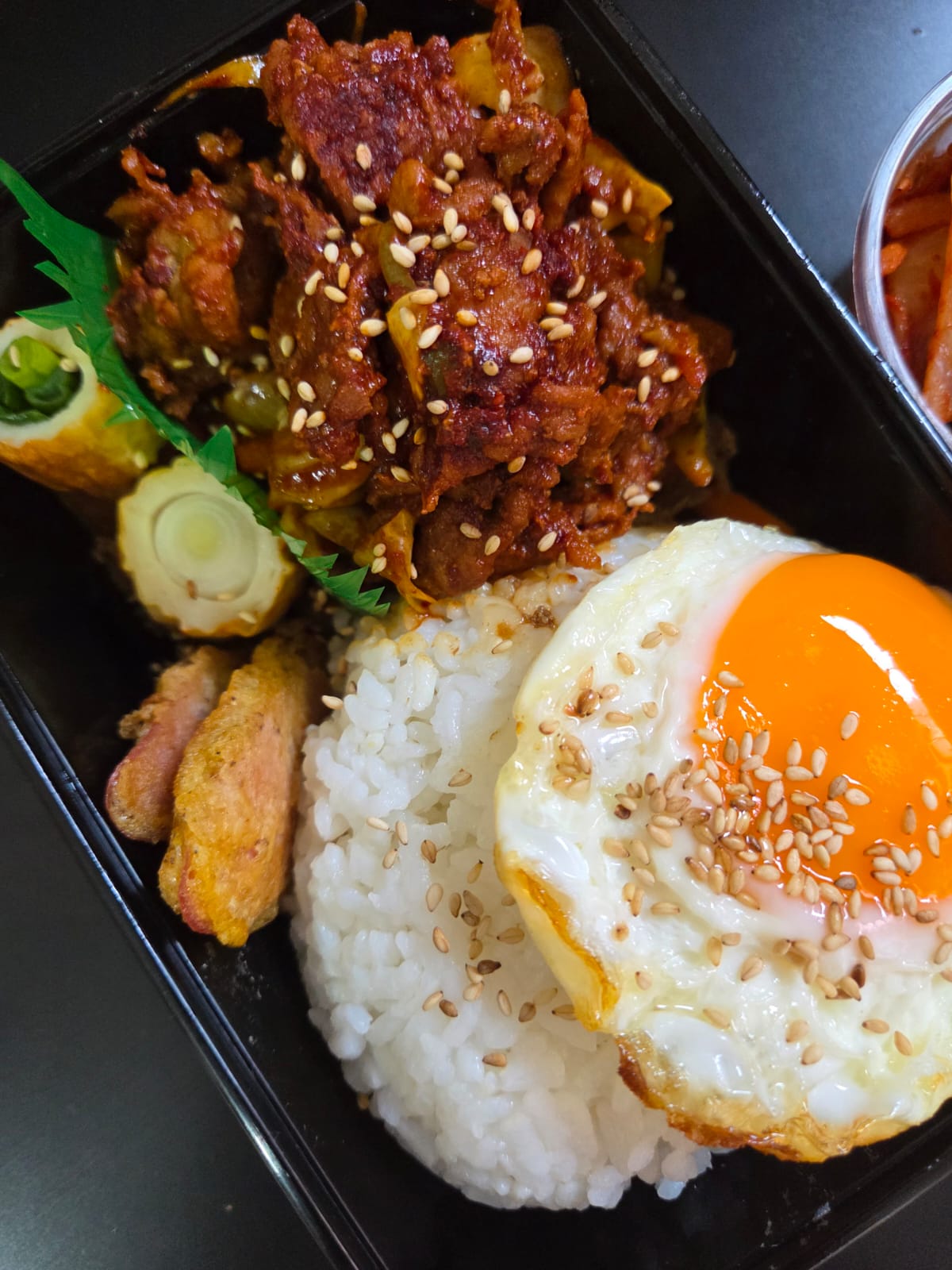 제육 덮밥 도시락 / Obento de Jeyuk<Cerdo Con Salsa Dulce Picante