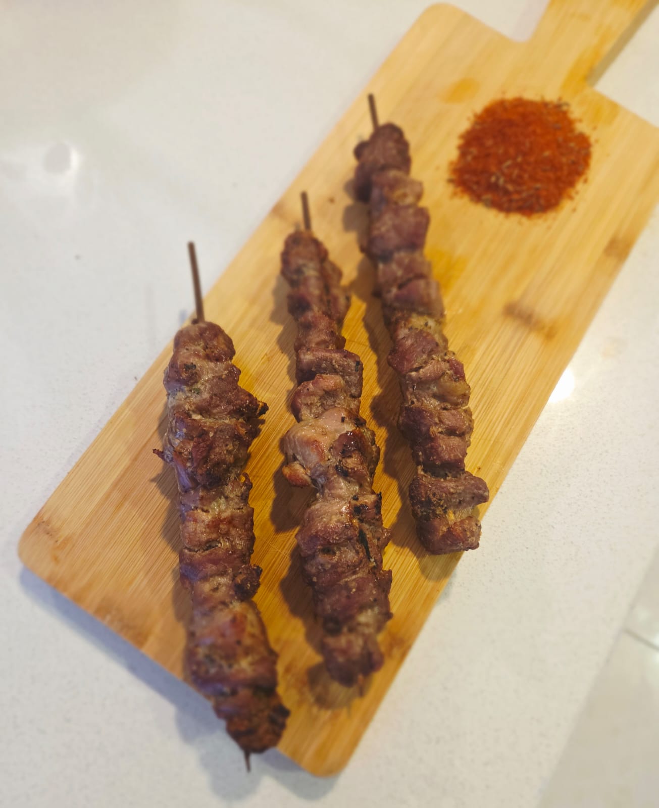 양꼬치 2개 매콤 달콤한 맛 / Son 2 Brochetas de Cordero