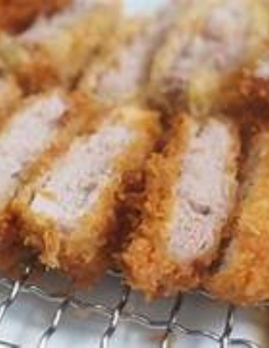 일본식 튀긴 돈까스 / Tonkatsu japonés empanizado y frito