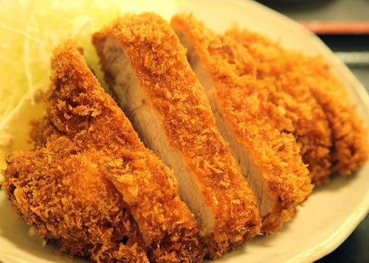 일본식 튀긴 돈까스 / Tonkatsu japonés empanizado y frito