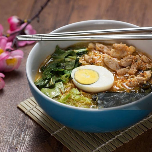 개운한 닭고기 듬뿍 라면 / Ramen No Picante con Pollo cocido