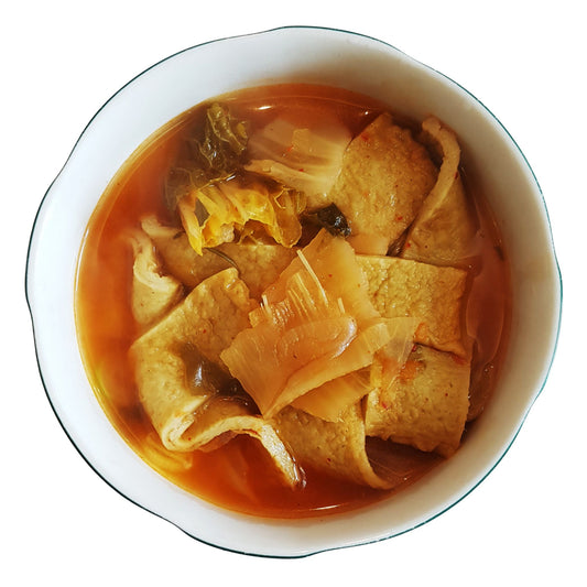 얼큰 김치 오뎅국 / Sopa picante coreana de kimchi con pastel de pescado